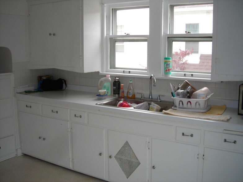 Building Photo - 557 N 63rd St