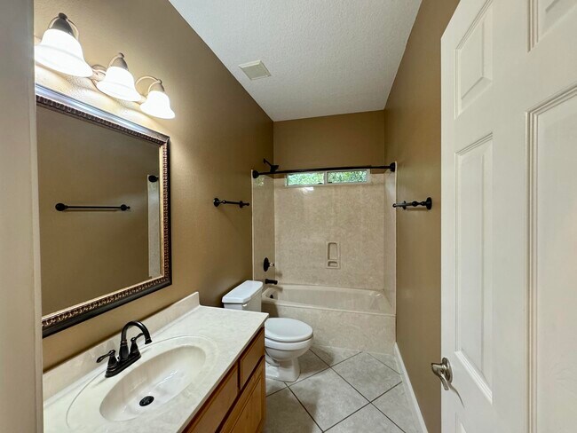 Building Photo - 217 Sweetwater Run