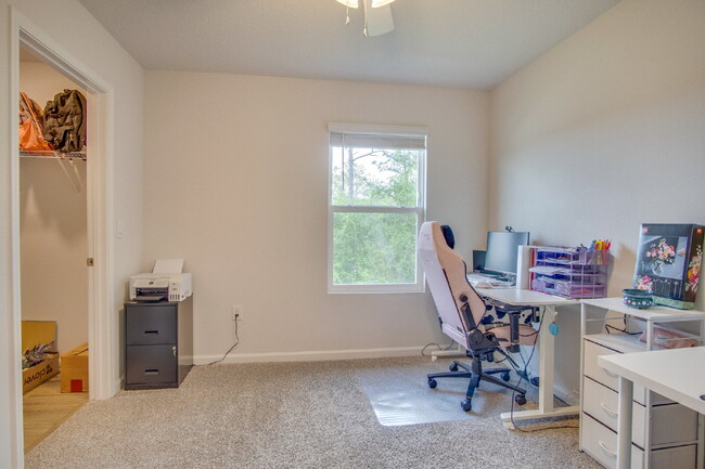 Building Photo - Spacious 4BR Home with 2-Car Garage Near M...