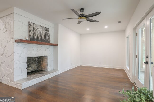 Building Photo - 212 Southland Dr