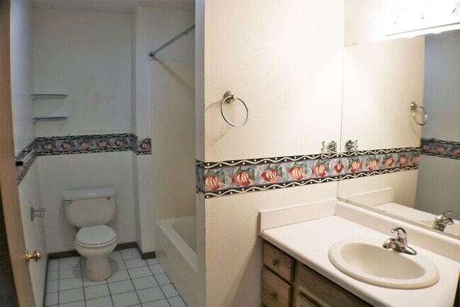 Building Photo - $1,150 | 2 Bedroom, 1 Bathroom 2nd Floor Condo | NO Pets | Available for August 1st, 2026 Move in!