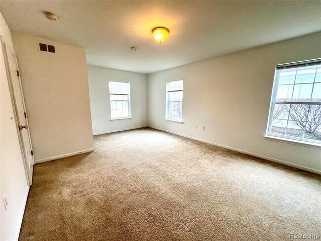 Building Photo - 2664 S Knightsbridge Cir