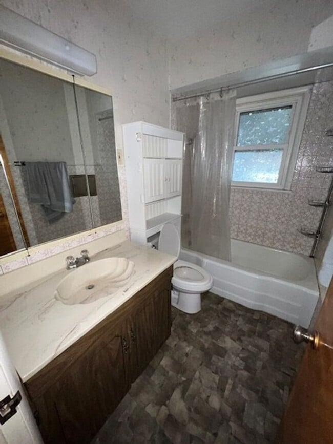 Building Photo - 908 Kennebec Ave