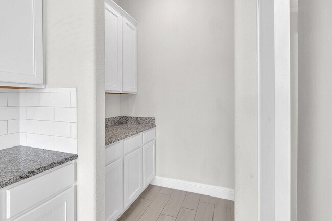 Building Photo - 7243 Crowell Ave