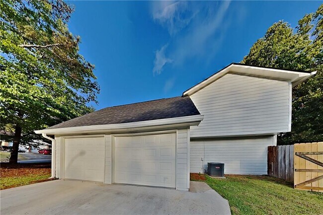 Building Photo - 1800 Baynard Ct NW
