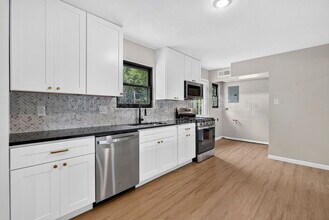 Building Photo - 216 Allen Dr