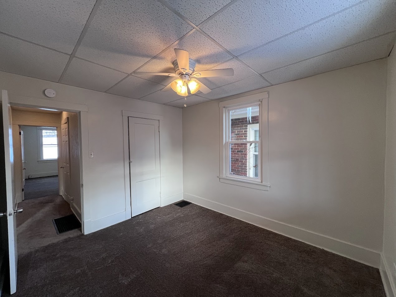 Building Photo - 827 Norwich Ave