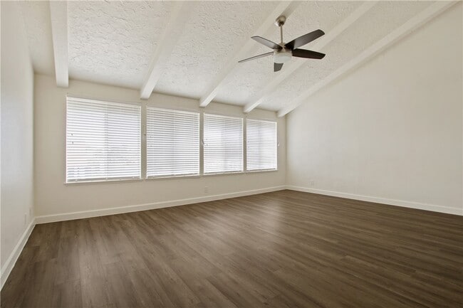 Building Photo - 8062 Woodglen Cir