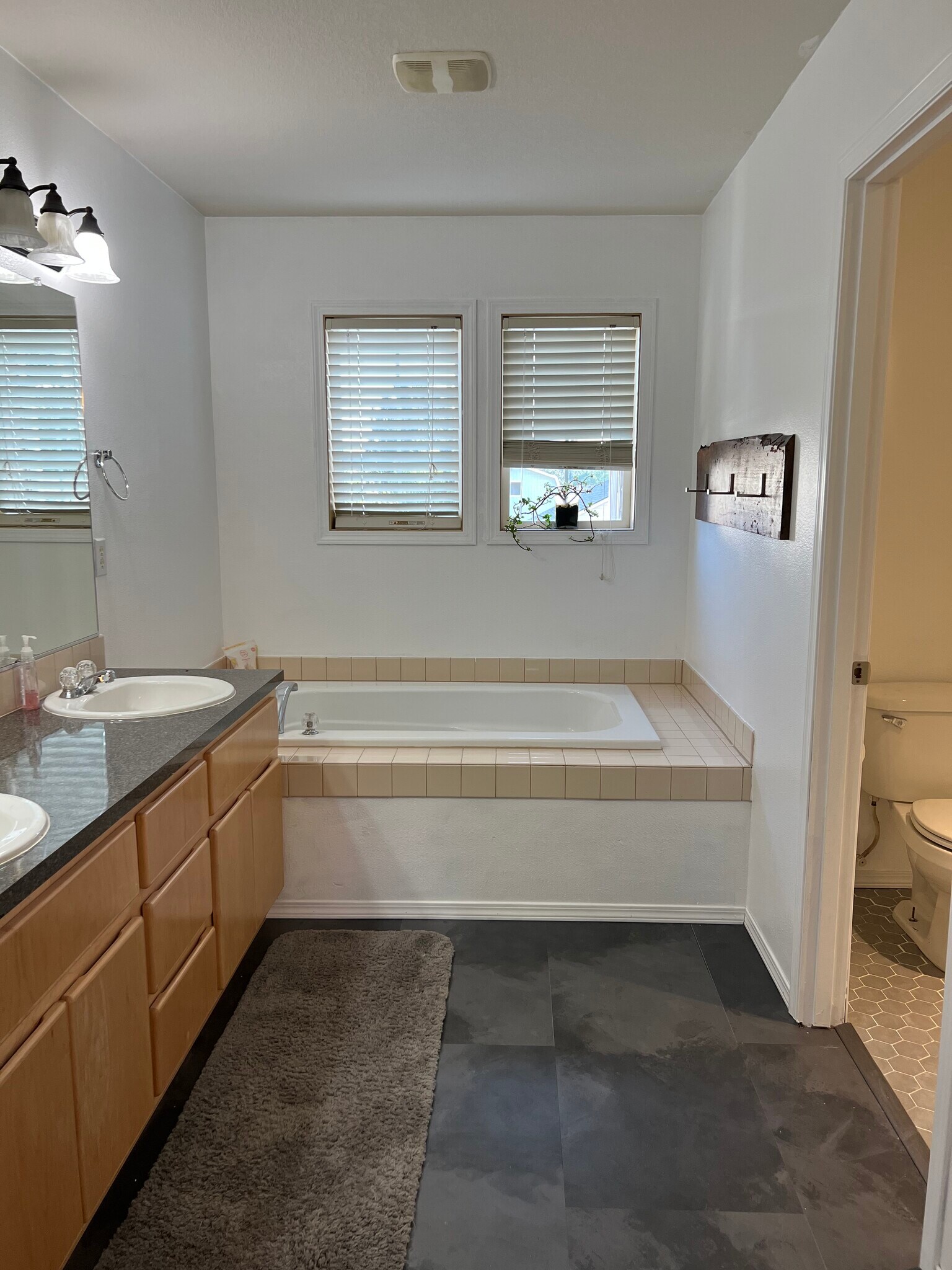 Master bath - 2185 N P St