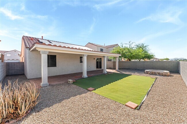 Building Photo - 857 Lantham Pl