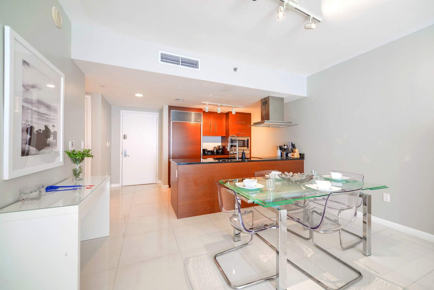 Building Photo - 485 Brickell Ave