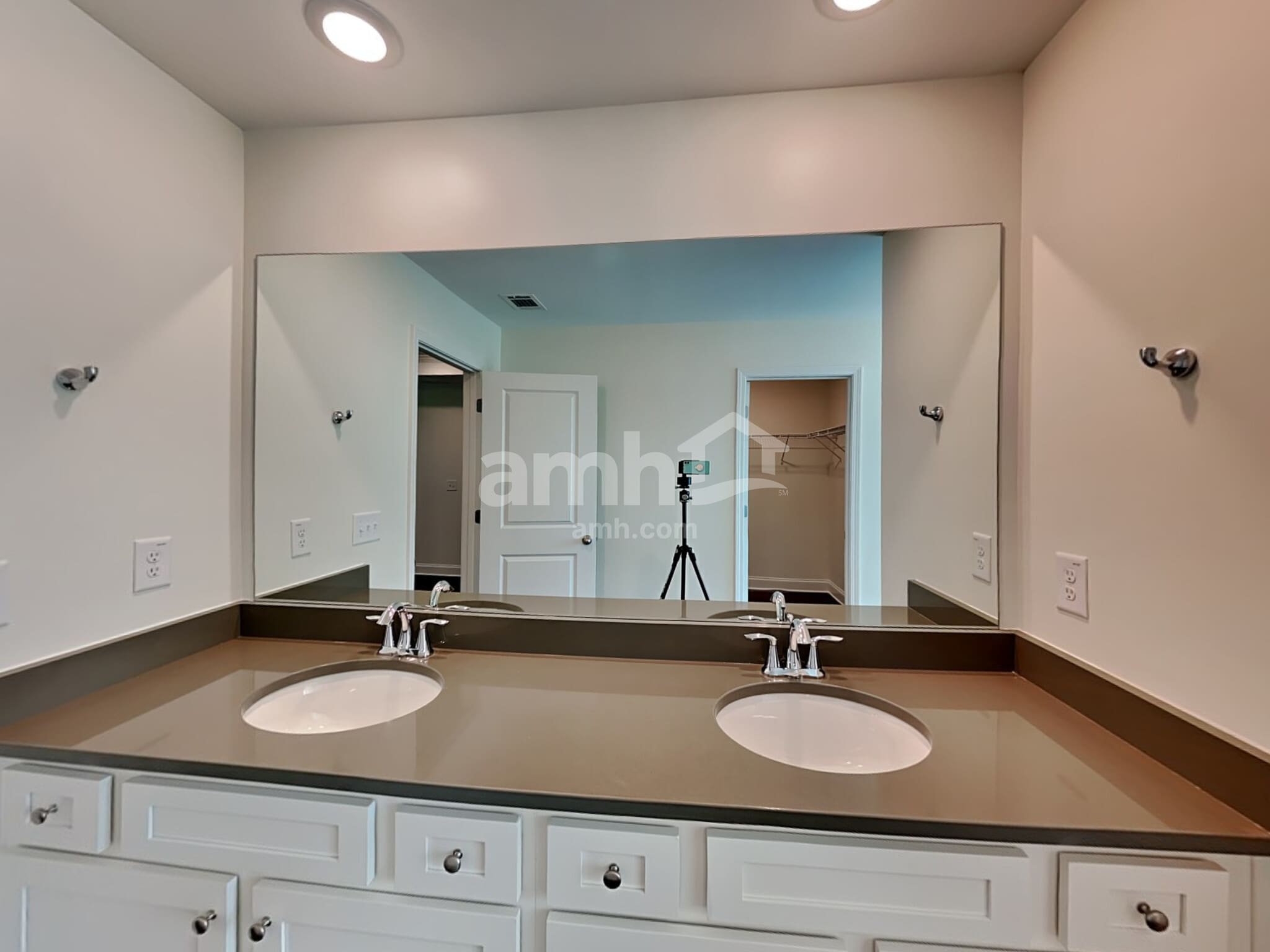 Building Photo - 3820 Chivalry Dr