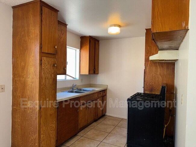 Building Photo - 2070 N Ventura Rd