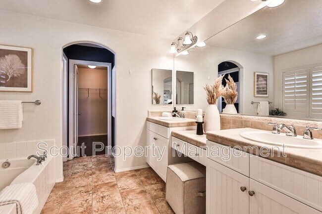 Building Photo - 28814 S Lake Dr