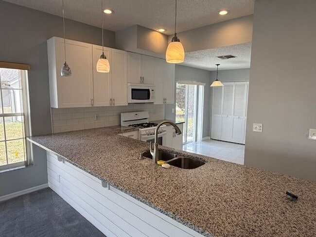 Building Photo - 3/2 Orlando home near theme parks