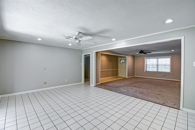 Building Photo - 9638 Meadowglen Ln