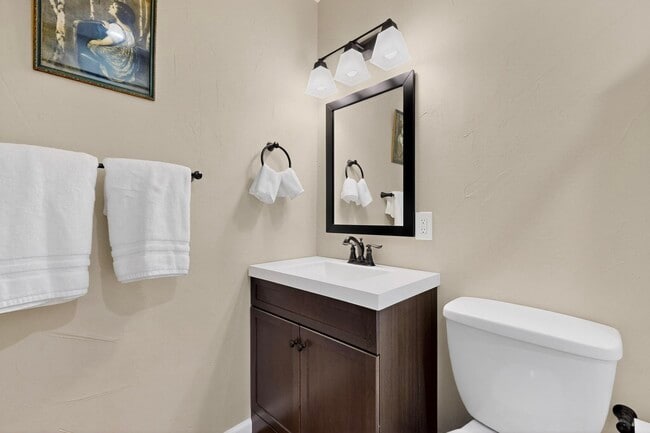 Building Photo - 1601 Pennsylvania St NE