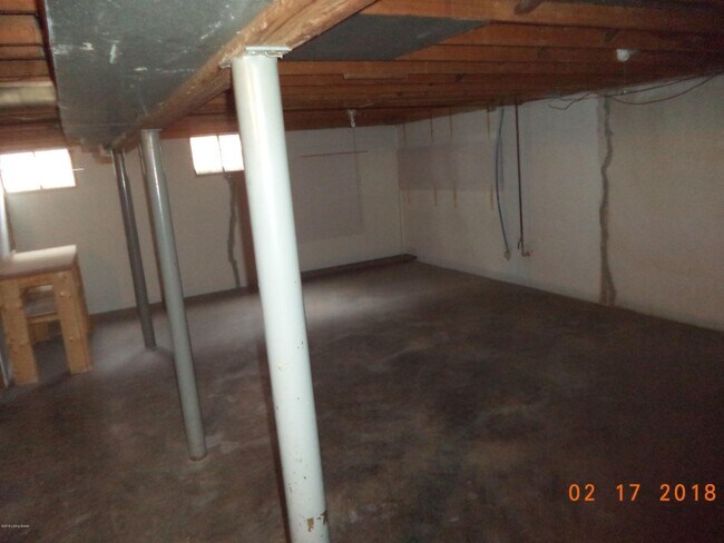 Building Photo - 905 Fenley Ave