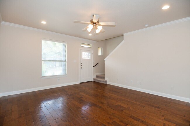 Building Photo - Spacious, Two Story, South Austin Condo!