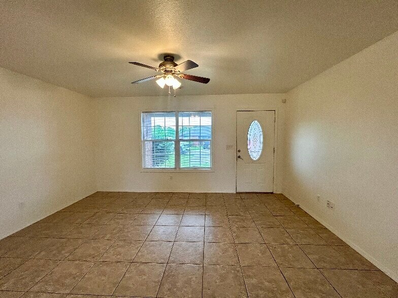 Building Photo - 63020 E 285 Ct