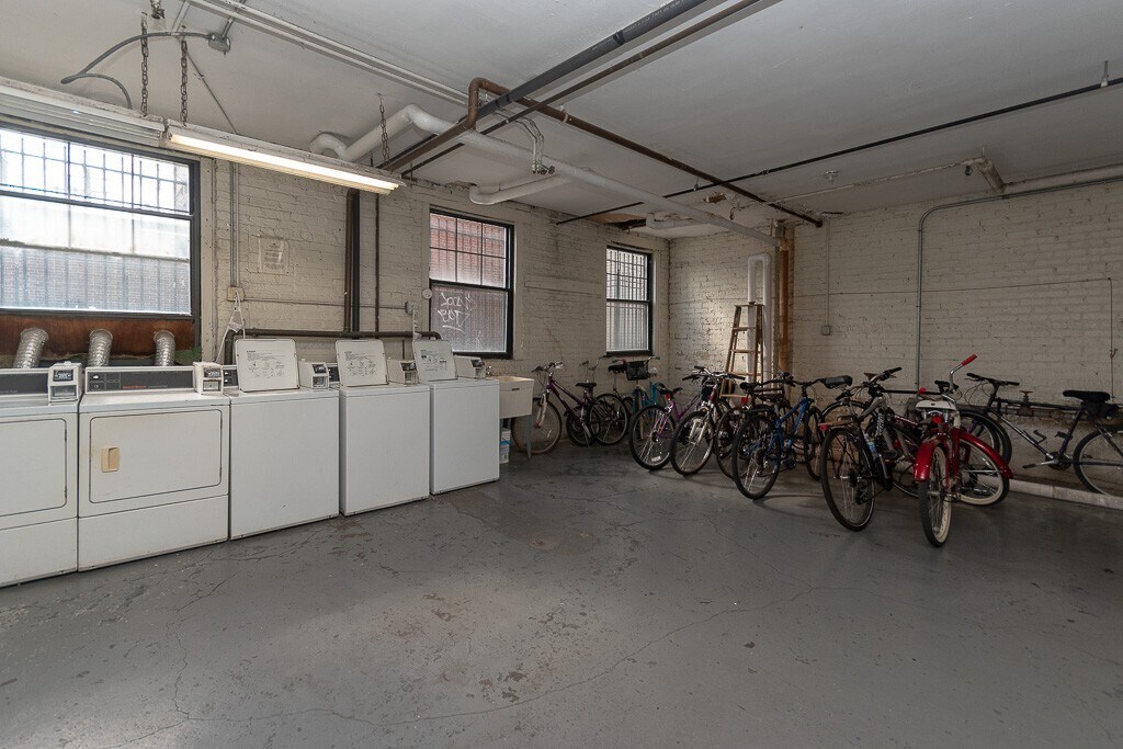 Building Photo - 4834 N Damen Ave
