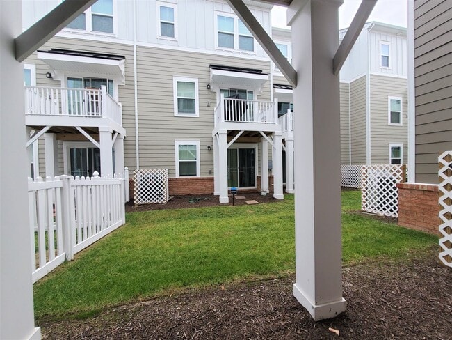 Building Photo - 594 Westport St