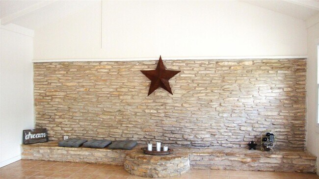 Building Photo - 18311 Redbud Ln