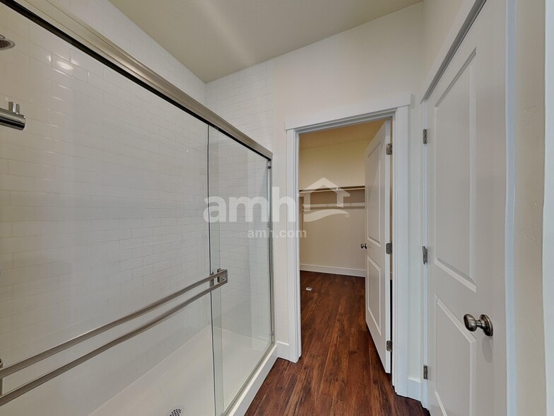 Building Photo - 2990 N Vigo Ave