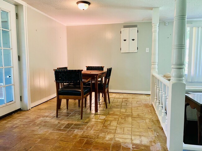 Building Photo - 5263 Sybel Dr
