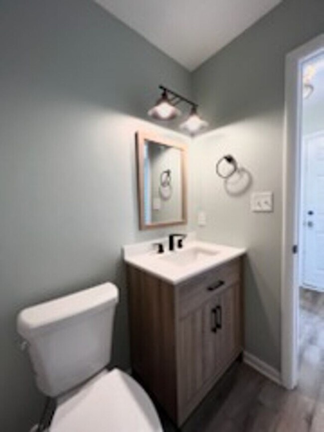 Building Photo - 500 Fairway Village Dr