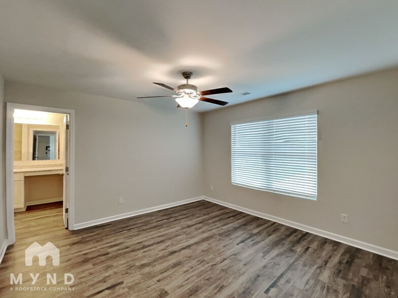 Building Photo - 460 Americana Dr