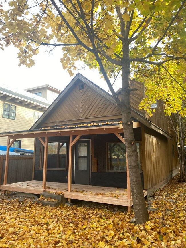 Primary Photo - Charming 2BR House in Whitefish