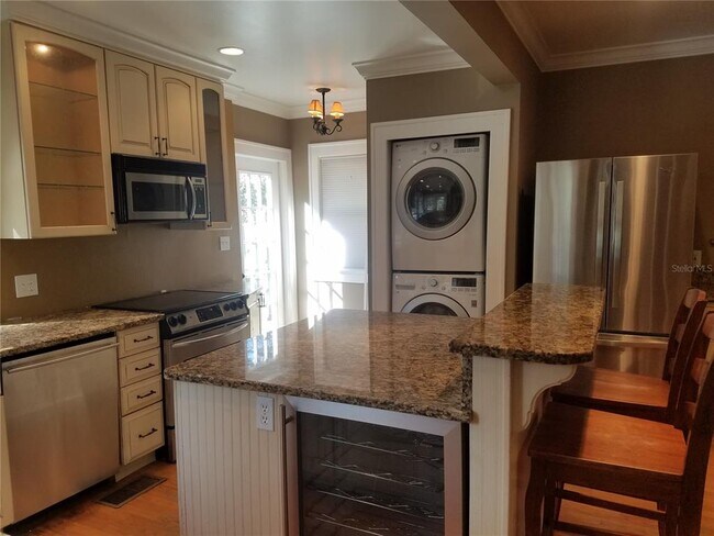 Building Photo - 746 Clifford Dr