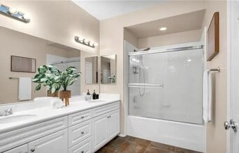 Building Photo - 66 Full Moon