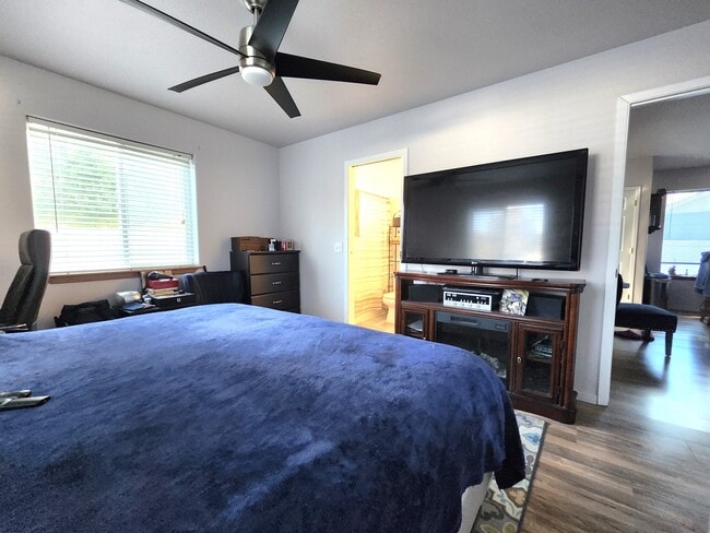 Building Photo - 5810 N Loraine St