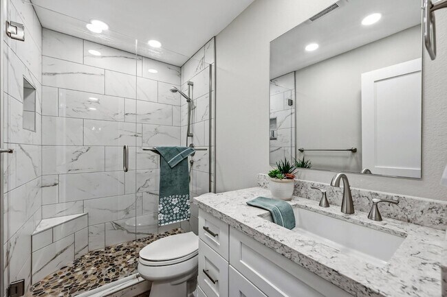 Building Photo - 7340 N Vía Camello Del Norte