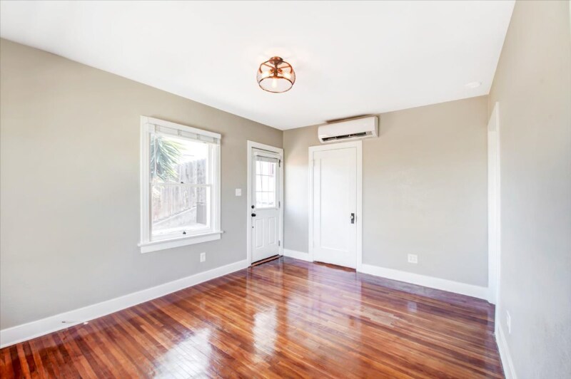 Building Photo - 3550 Rosecrans St