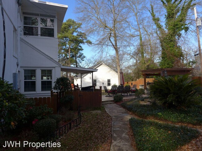 Building Photo - 4 br, 2.5 bath House - 1040 Blanchard Place