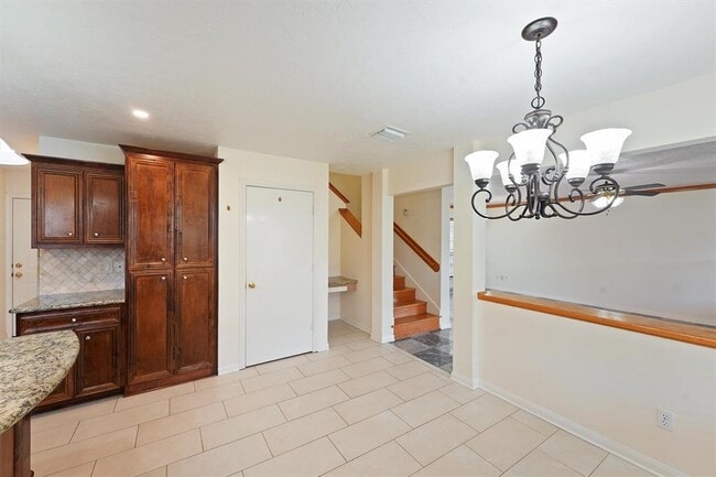 Building Photo - 16131 Canaridge Dr