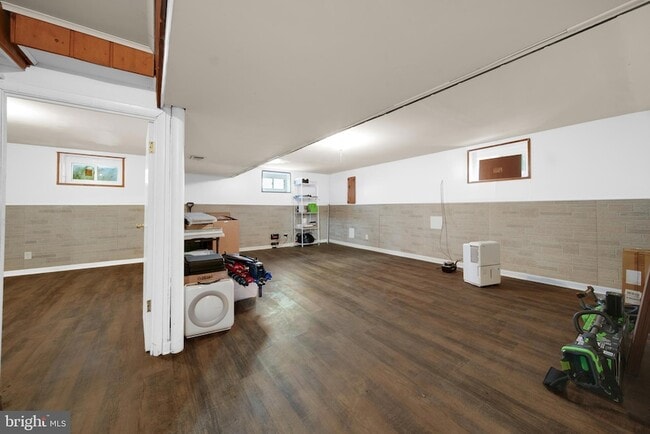 Building Photo - 10502 Glenhaven Dr