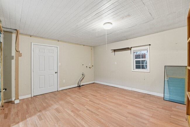 Building Photo - 506 Ogilvie St