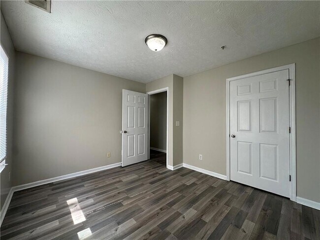 Building Photo - 13202 Fairington Ridge Cir