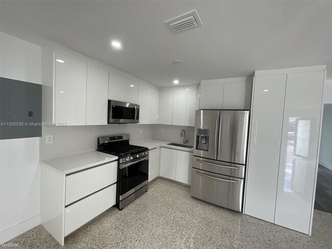 Building Photo - 3 br, 2 bath House - 12333 SW 27th St # 0