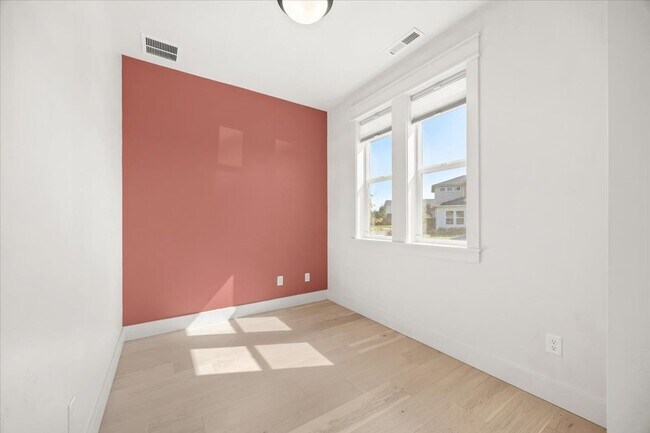 Building Photo - Amazing Neighborhood 2 Bed 2 Bath Plus Office