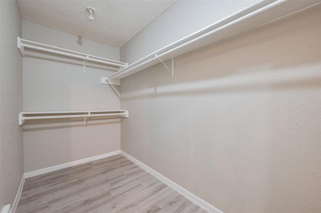 Building Photo - 6822 Stonewater