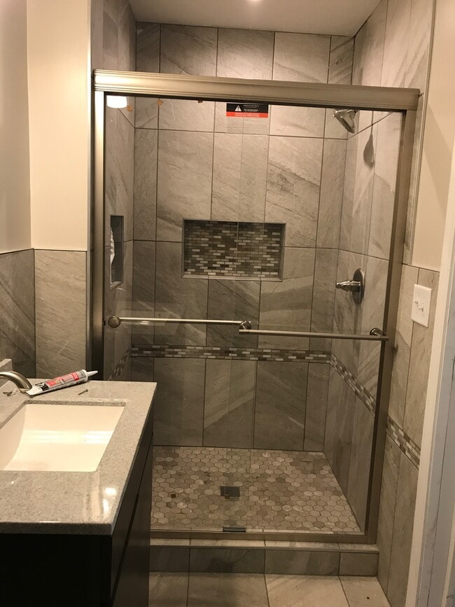 Building Photo - 314 Pleasant St