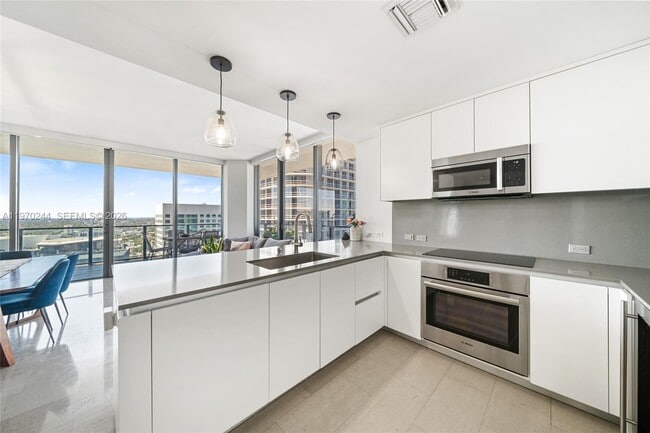 Building Photo - 88 SW 7th St