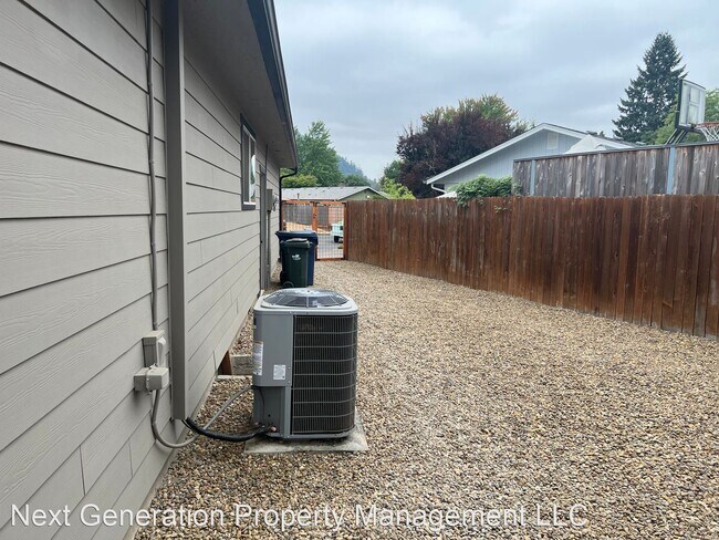 Building Photo - 3 br, 1 bath House - 751 Laksonen Loop