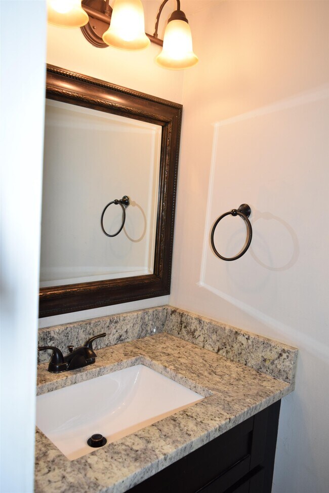 Building Photo - 410 Westwood Dr