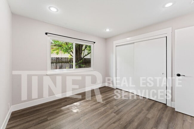 Building Photo - 6612 Modesto Dr